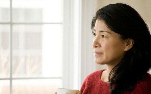 Tuổi già muốn bình yên, đừng tái hôn chỉ vì tiền bạc: Bi kịch hôn nhân 6 tháng của người phụ nữ U60