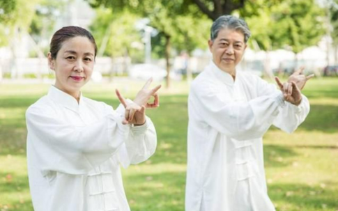 5 thói quen buổi sáng giúp ổn định huyết áp: Thói quen đầu tiên nhiều người không làm được