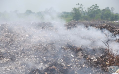 Bãi rác ô nhiễm nồng nặc ở Vũ Dương, Ninh Bình: Môi trường 'nghẹt thở', giải pháp của chính quyền xã là... chờ?