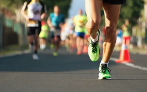 Vận động viên đổ gục, ngừng tim ngay trên đường chạy khi cách vạch đích 10m