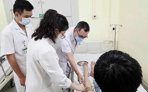 Nam sinh 19 tuổi bị 'bàn chân rủ', dáng đi biến dạng vì 1 thói quen nhiều người Việt đang mắc phải