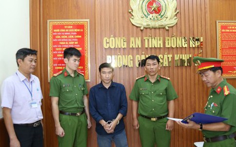 Bắt 2 đối tượng đổ hơn 500 tấn da bò hôi thối xuống đất gây ô nhiễm môi trường