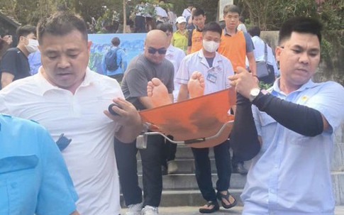 Cấp cứu du khách Trung Quốc bị ngất khi leo đảo Ti Tốp