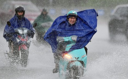 Cảnh báo mưa dông, lốc sét nhiều khu vực chiều tối và đêm nay