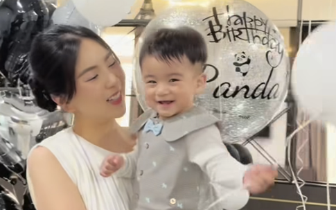 Cưng xỉu khoảnh khắc con trai MC Mai Ngọc tròn 1 tuổi 