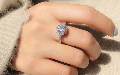 Giải mã ý nghĩa các ngón tay đeo nhẫn ở nữ giới