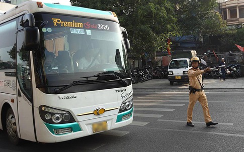 Hà Nội: Đề xuất cho phép xe du lịch 29 chỗ hoạt động 24/24h, chấm dứt cảnh khách chờ, doanh nghiệp 'xé nhỏ' đoàn