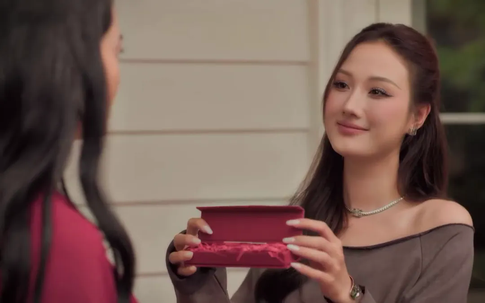 NSƯT Quách Thu Phương bị gái quán bar 'dằn mặt' trong 'Bước chân vào đời'