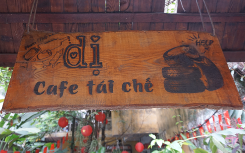 Độc đáo quán cà phê tái chế từ rác cho người yêu sống xanh