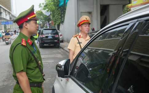 Tin sáng 23/4: CSGT Hà Nội sử dụng thiết bị đặc biệt để xử lý vi phạm giao thông; Đi làm ngày Giỗ Tổ Hùng Vương có thể được nhận gần 500% lương