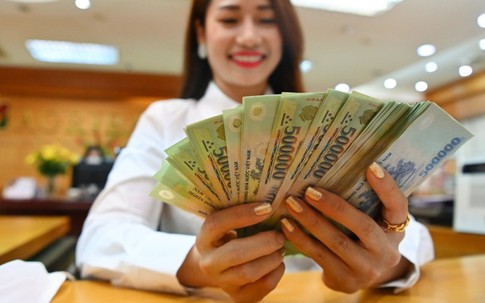 Lãi suất 6 tháng cao nhất 8,5%: Gửi tiết kiệm 100 triệu đồng được bao nhiêu tiền về tay?