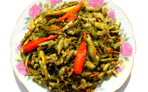 Món 'cứu đói”'mùa lũ trở thành đặc sản đắt đỏ với giá lên tới 300.000–400.000 đồng/kg, nhiều người truy lùng