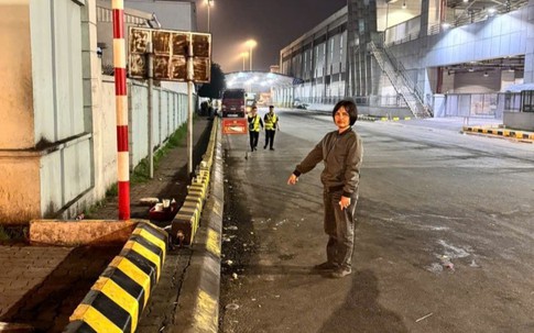 Hà Nội: Khởi tố người phụ nữ bán hàng rong, gây rối tại sân bay Nội Bài