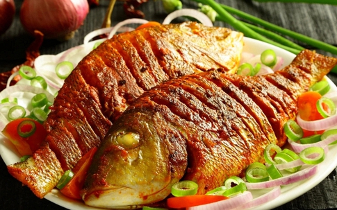 Thích ăn cá rán, tôi quyết học bằng được bí quyết chiên cá "bất bại": Da giòn rụm mà không bị rách, thịt lại thơm ngon