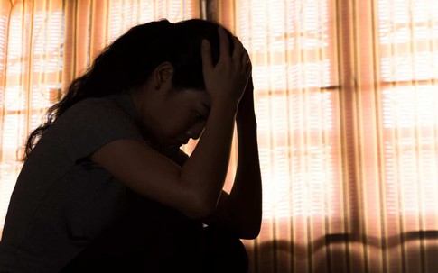 Vay tiền để sống, chồng vẫn không chịu về quê vì sợ 'người ta cười vào mặt'