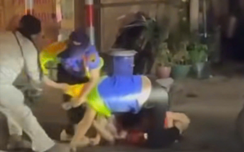 Video: Cận cảnh 2 nhân viên đường sắt bị hành hung khi đang làm nhiệm vụ