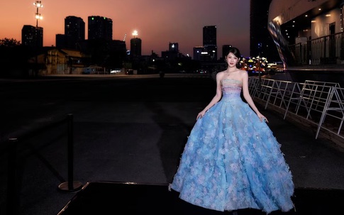 Thuý Ngân hoá công chúa trong tiệc sinh nhật 35 tuổi trên du thuyền