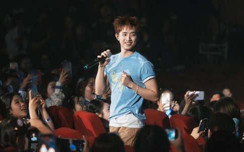 Nam vũ công Kpop bất ngờ trở về nước trở thành ca sĩ nổi danh showbiz Việt