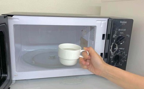 Mẹo khử mùi hôi lò vi sóng cực hay không phải bà nội trợ nào cũng biết