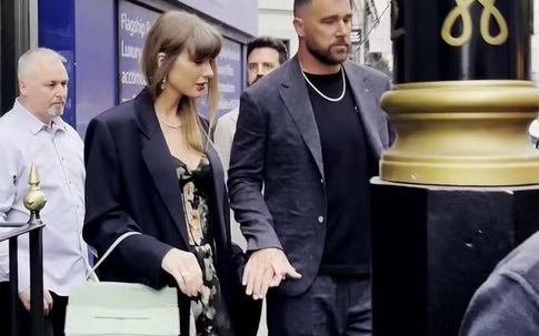Taylor Swift chứng minh chỉ cần bạn chọn đúng phụ kiện phù hợp là đủ nổi bật