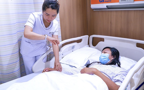 Thiếu nữ 15 tuổi men gan tăng gấp 10 lần, tổn thương gan nặng vì sốt xuất huyết