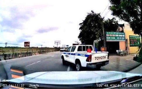 Video CSGT dẫn đường đưa cháu bé nguy kịch đi cấp cứu kịp thời