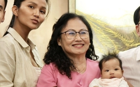 Mẹ chồng H'Hen Niê lại gây chú ý