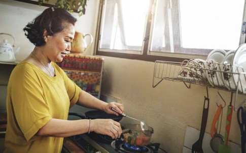 Lương hưu chỉ 5 triệu đồng/tháng, cụ bà vẫn sống viên mãn nhờ 3 điều đơn giản