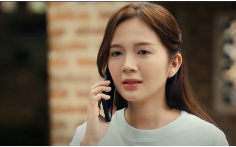 Mai (Ngọc Huyền) bất ngờ được mẹ của Trung (Đình Tú) mời sang nhà