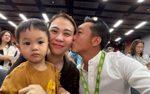 Cường Đô la tình tứ bên Đàm Thu Trang, ở nhà phụ vợ chăm con rất khéo