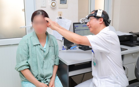 Người phụ nữ nghe kém suốt 2 năm, bác sĩ phát hiện xương nhỏ nhất cơ thể bị 'đóng cứng'