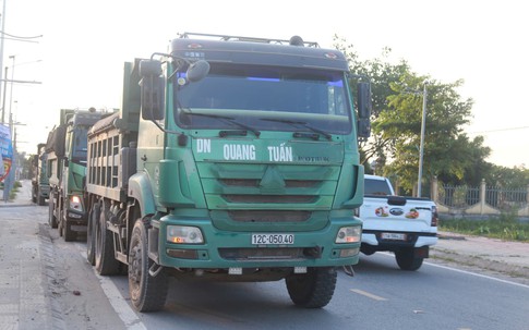 CSGT Hưng Yên lập chốt xử lý xe tải vi phạm sau phản ánh của Gia đình và Xã hội