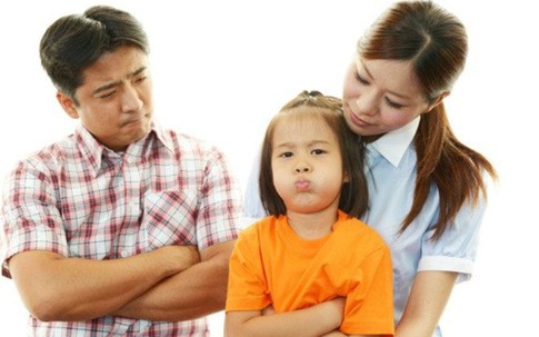 2 kiểu nuôi dạy đang âm thầm 'phá hỏng' con trẻ: Nhiều cha mẹ làm mỗi ngày mà không biết