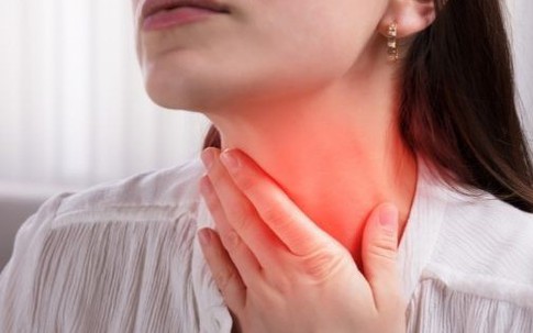 4 bí quyết giúp bạn nằm máy lạnh không bị đau họng