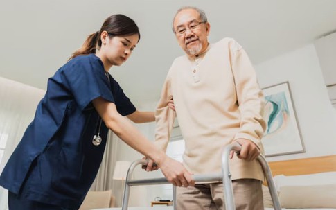 Tuổi già nằm viện không ai chăm, quyết định của tôi về tài sản khiến 4 con hoảng hốt