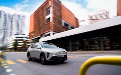 Tài xế dịch vụ 'chấm' VinFast Limo Green vì 'mỗi chuyến đi như cuộc dạo chơi vui vẻ'
