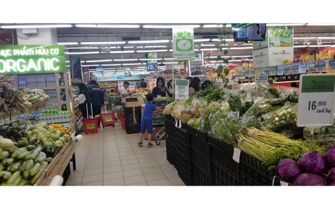 Thực phẩm từng rẻ nay tăng giá, bữa cơm gia đình thay đổi thế nào?