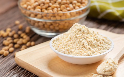 Uống bột đậu nành có béo không? Cách dùng an toàn không lo tăng cân