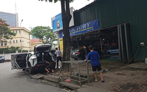 Hà Nội: Vì sao các gara ô tô trên đất công ở Nam Trung Yên vẫn tồn tại?