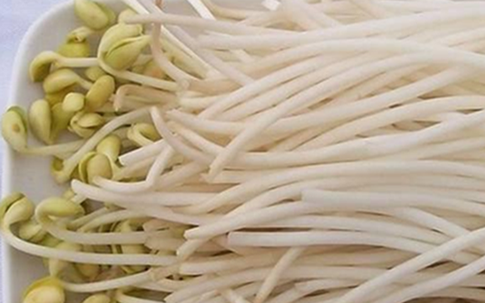 4 loại rau “long lanh bất thường” ngoài chợ: Càng đẹp càng đáng ngờ, người bán đôi khi cũng né ăn