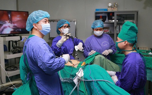 Từ ca bệnh cụ bà U80 đến người mẹ trẻ gen Z, chuyên gia cảnh báo: Ung thư cổ tử cung không loại trừ ai!