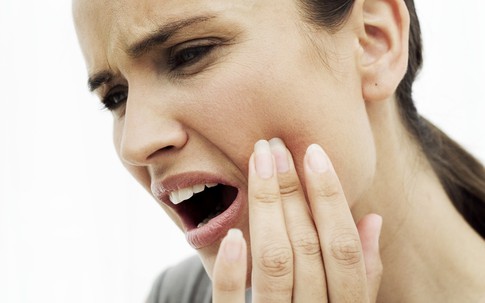 Người đàn ông 39 tuổi tiêu xương hàm, mất răng vì không nhổ răng khôn mọc lệch