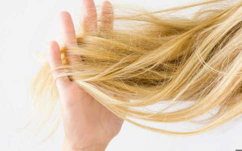 Tóc hết xù rối mỗi sáng nhờ thói quen đơn giản này vào buổi tối