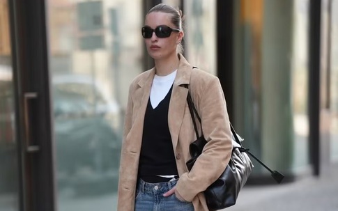 Quần jeans ống rộng đang lên xu hướng, mặc với kiểu áo khoác nào đẹp nhất?