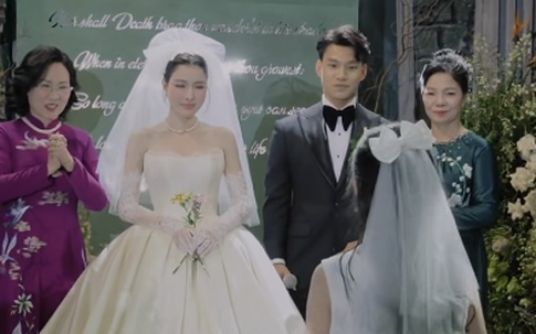 Con riêng của vợ Văn Thanh gây chú ý trong ngày cưới của mẹ
