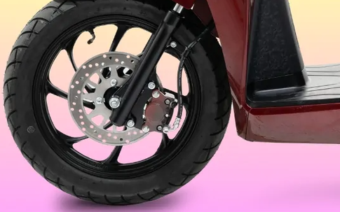 Lái xe máy điện giá chỉ 23 triệu đồng thiết kế thanh lịch, trang bị như xe xăng, đầm chắc, lướt êm, rẻ như xe số Wave Alpha cực yên tâm khi sử dụng