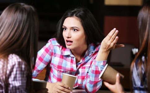 Người có tâm địa xấu thường thích hỏi 3 chuyện này về bạn: Gặp kiểu người này, tránh càng xa càng tốt