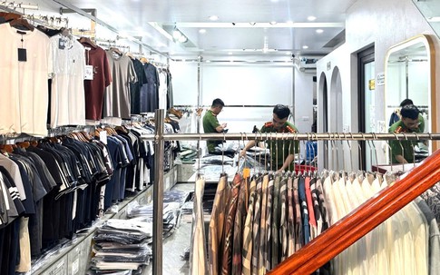 Ham lợi nhuận cao, chủ cửa hàng bán gần 1.500 sản phẩm giả thương hiệu nổi tiếng
