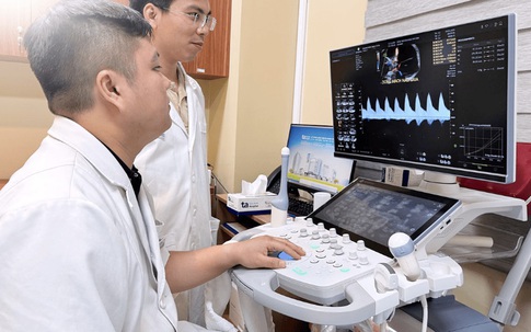 Thai nhi 20 tuần tuổi thiếu máu nặng được cứu sống ngay trong bụng mẹ