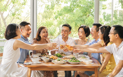 Chỉ sau một buổi họp lớp, tôi hiểu lý do nhiều người cố tình né tránh bạn cũ